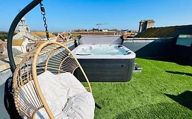 2 Bed Harbourside Penthouse With Hot Tub & Stunning Roof Terrace