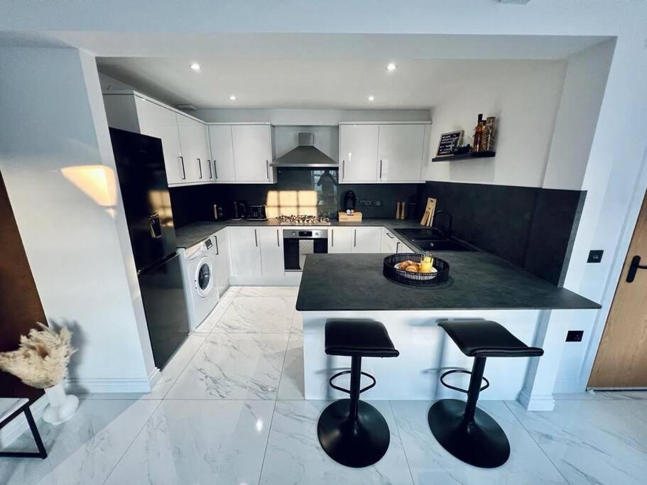 2 Bed Harbourside Penthouse With Hot Tub & Stunning Roof Terrace Apartment Weymouth Exterior photo