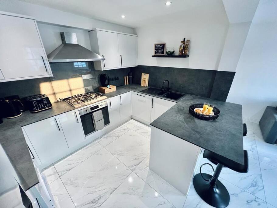 2 Bed Harbourside Penthouse With Hot Tub & Stunning Roof Terrace Apartment Weymouth Exterior photo